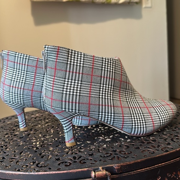 French Blu Black & White Plaid  Kitten Heel Bootie size 39 - Picture 7 of 12